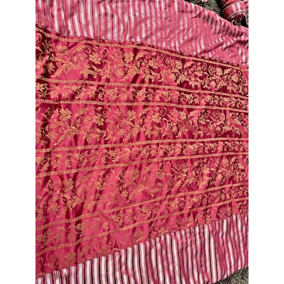 Comforter Set Mighty Tact Full/Queen Size Comforter 86" x 86" Dated 2010 - Picture 2 of 14